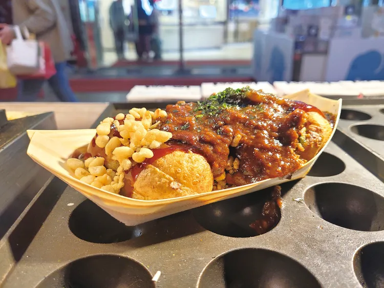 鳴神本舖-多蜜肉醬章魚燒，6顆售價200元。業者提供