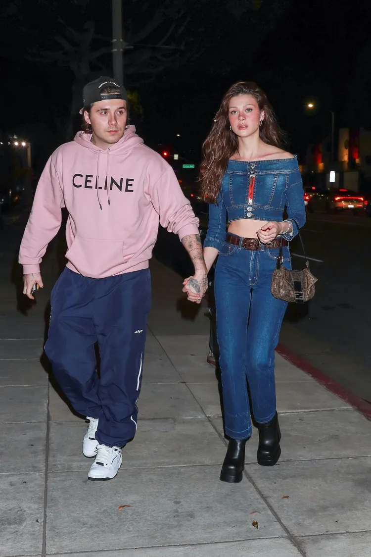 布魯克林（左）常與老婆妮可拉佩茲黏TT。達志