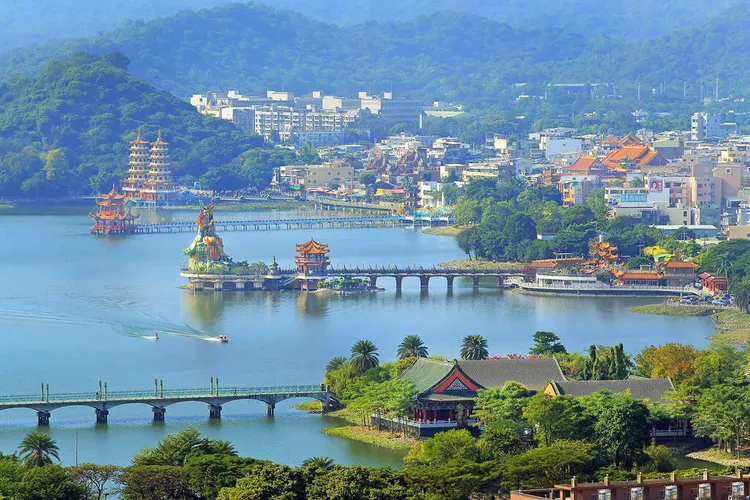 蓮池潭位於高雄左營，是高雄知名景點。翻攝高雄旅遊網