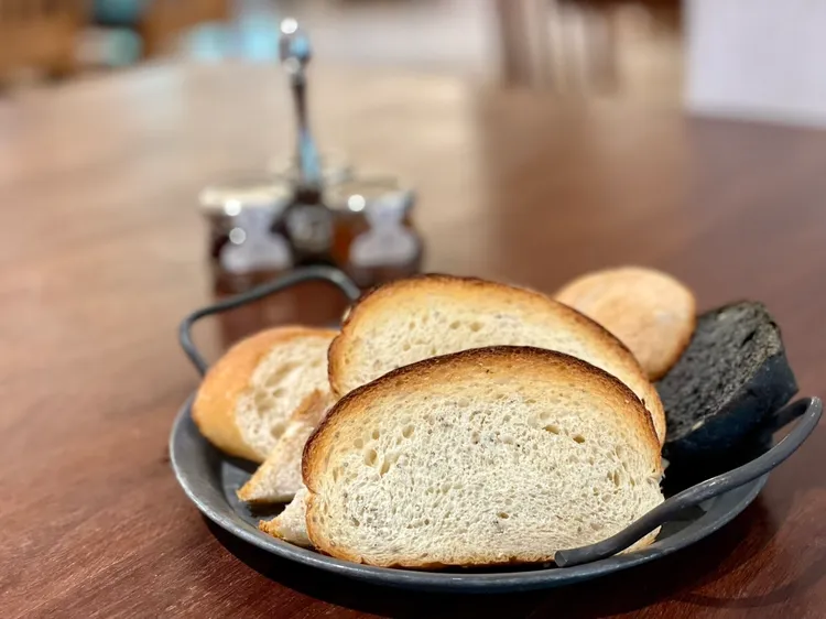 早餐皆附麵包、沙拉與現打果汁。曾仲葳攝