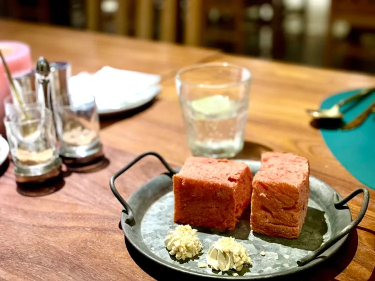 麵包-紅麴/蔓越莓/橄欖/佛卡夏、松子/黑蒜/發酵奶油。曾仲葳攝