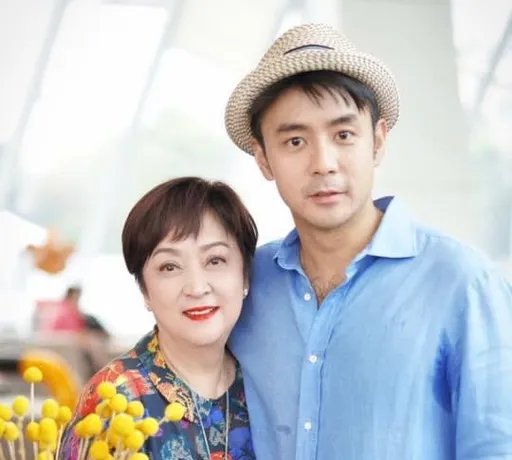 獨家｜甄珍失聯半年被目擊需要人攙扶　反常「噤聲」動向依舊成謎