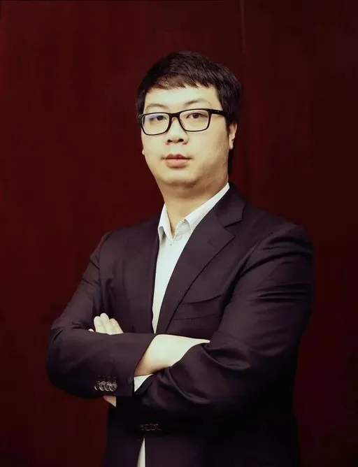 這公司創辦人猝逝　32歲兒子接掌1700億王國！卻引來繼母爭權