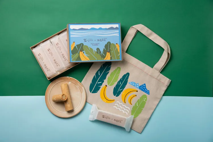 微熱山丘×海邊走走》限量聯名「蕉心愛餡蛋捲」以牛皮紙精裝盒與聯名限量布提袋包裝，盡顯台灣山海豐饒。業者提供