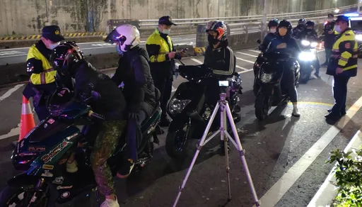 宿醉宾士男撞死骑士　新北警怒了！不定时拦检强力取缔