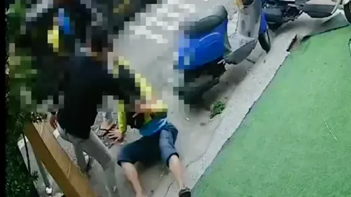 擄人畫面曝光！台南男欠4萬被逼還8萬　囂張7煞當街圍毆強行押走