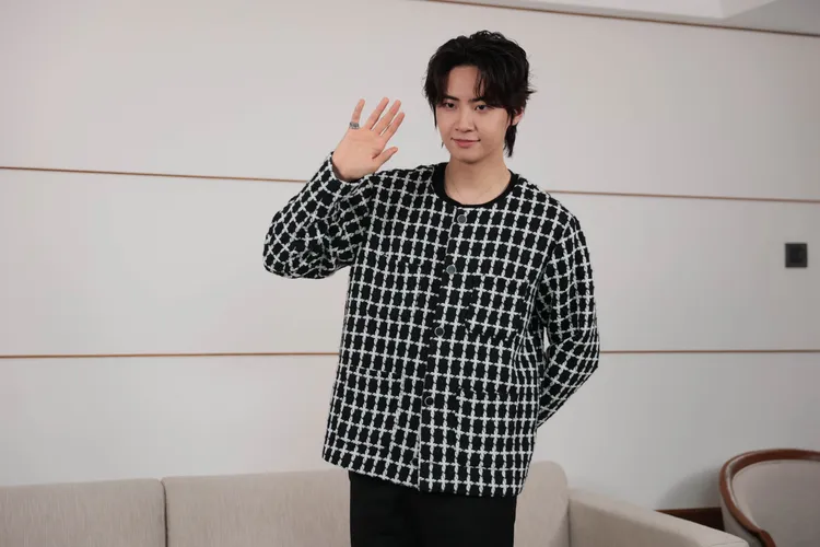 李鎭赫因為讀男校，只能自己買巧克力吃。彭欣偉攝