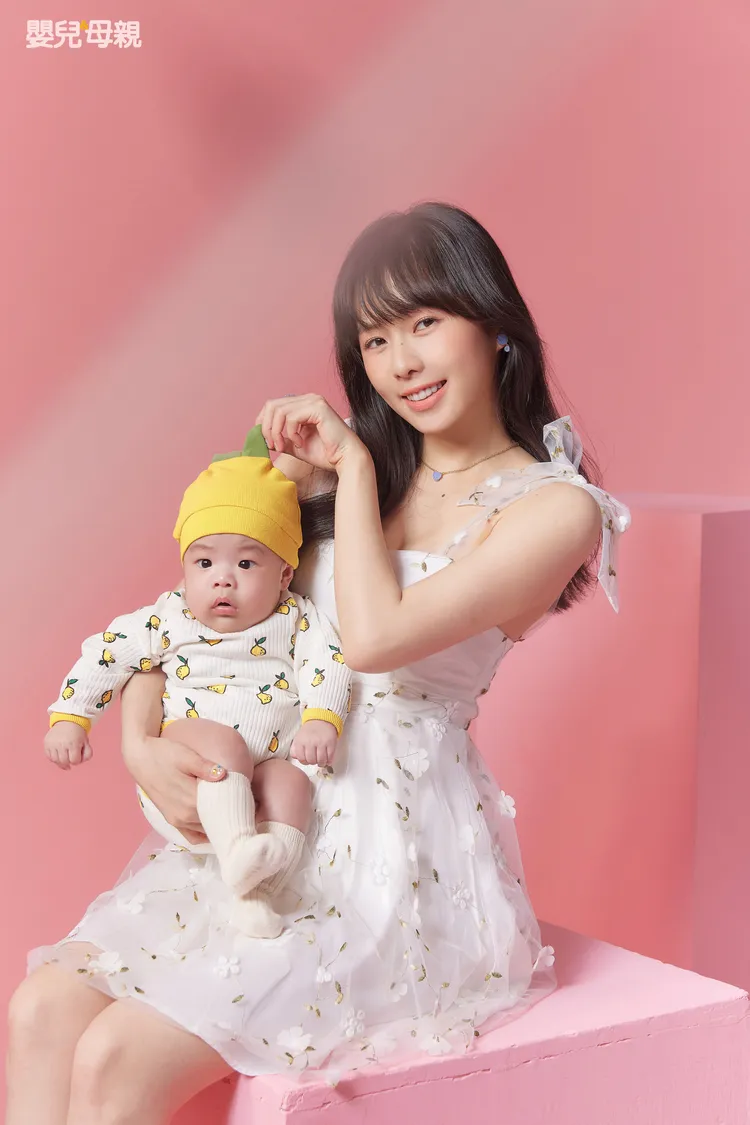 因為兒子出生，簡廷芮發現女兒吃醋了。嬰兒與母親提供