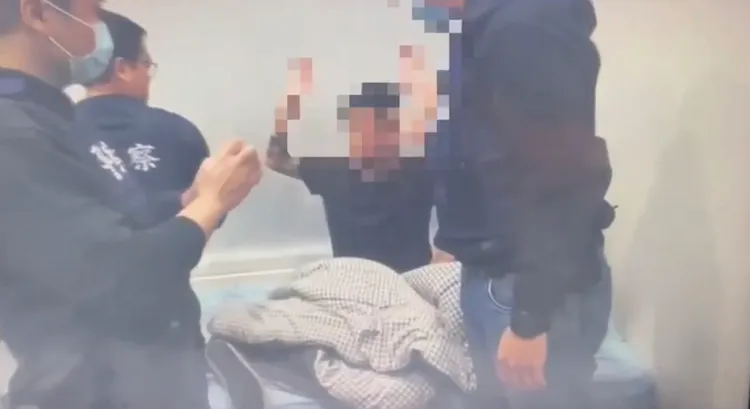 霹靂小組攻堅小吃店，涉及多樁暴力案件的陳嫌，只穿著內褲落網。翻攝畫面