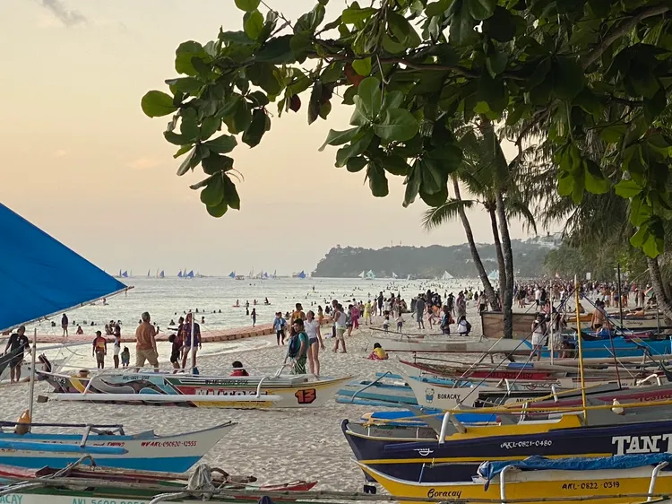 長灘島因白沙灘成旅遊勝地之一。陳怡文攝