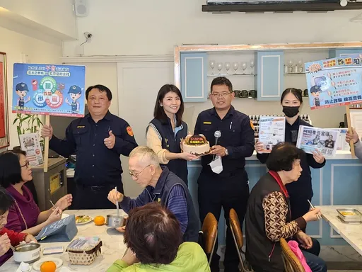 正妹里長攜警反詐宣導 化身刑警加強長者防詐觀念