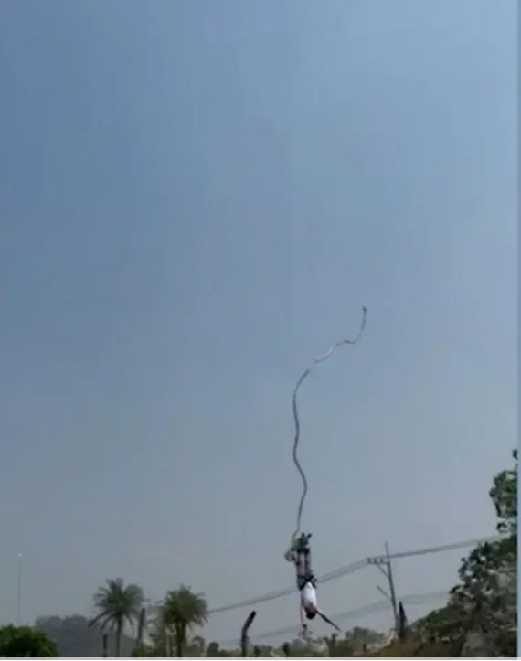 邁可的繩索斷裂。翻攝推特