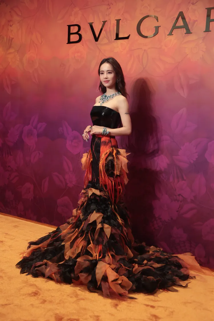 蔡依林笑說自己今天的造型「很像某種鳥類」，配合展覽「伊甸花園」的主題更是恰到好處。彭欣偉攝