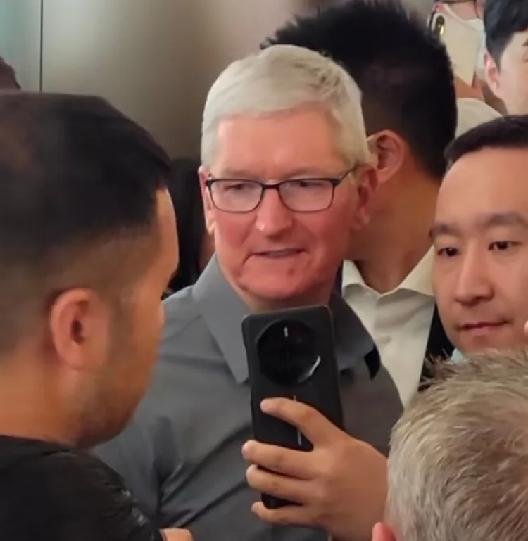 庫克一臉無奈。翻攝微博