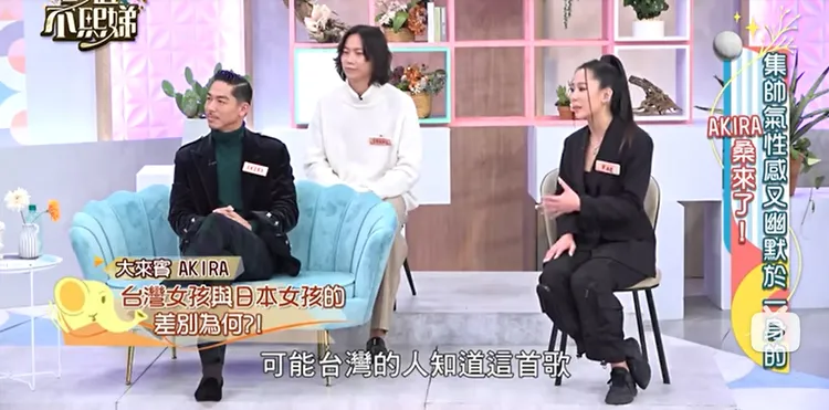 PAG(右)在節目中擔任翻譯。翻攝《小姐不熙娣》