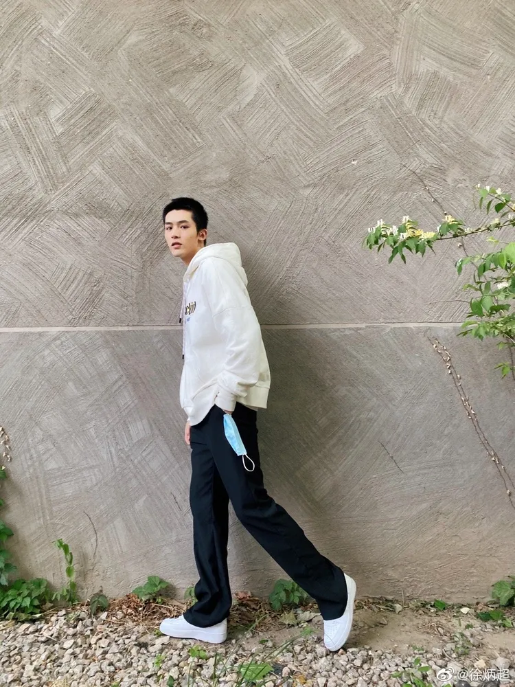 徐炳超身高188公分，曾獲得男模大賽總冠軍。翻攝徐炳超微博