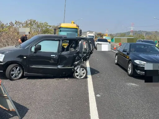 国道6号追撞车祸酿2伤 无辜小客车车尾不见了!撞击影片曝光