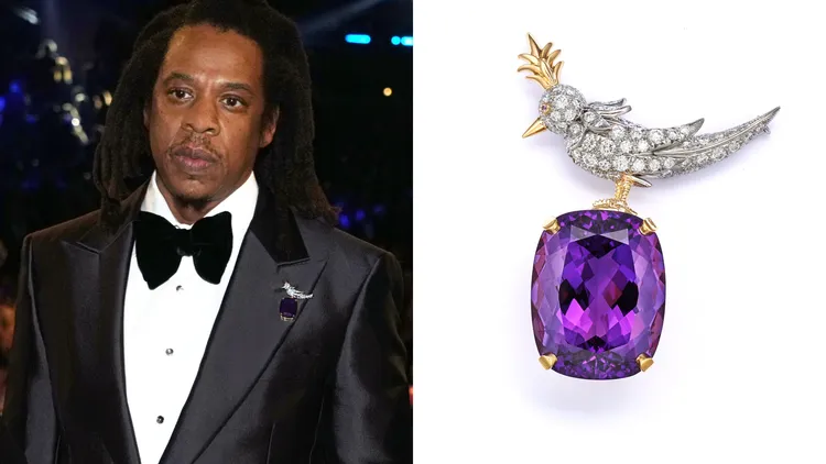 位列TIFFANY抵台「貴客」清單中的經典Schlumberger紫水晶石上鳥胸針，亦在美國饒舌歌手Jay-Z（左）的演繹下，有了不同的態度。品牌提供