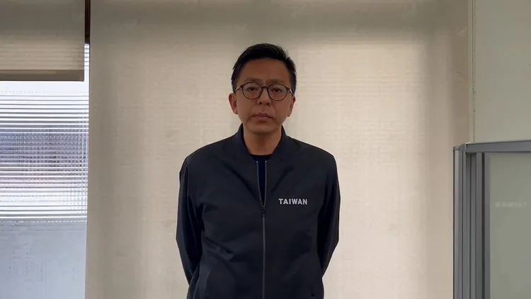 民進黨副秘書長黃建嘉痛批，特定陣營的行為根本有如「威權特務」作法，在民主社會令人髪指。民進黨提供