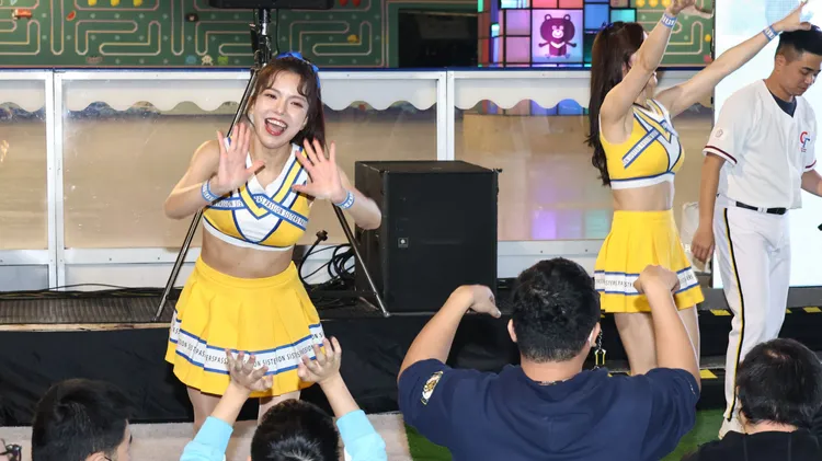 中國信託金融園區舉行「2023 年經典賽直播派對」。  莊宗達攝