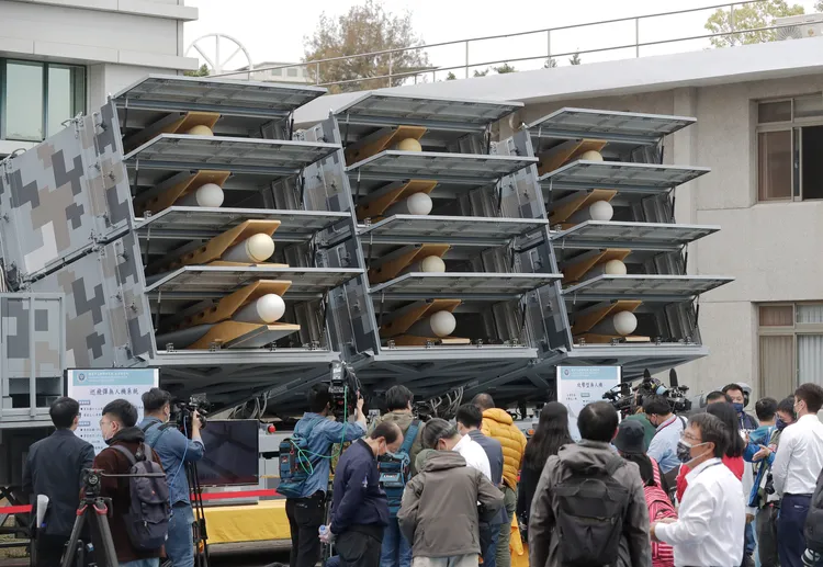 無人機放在發射箱內可從車上發射。美聯社