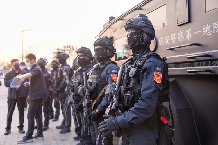 反恐維安特勤隊在開幕典禮荷槍實彈駐守。台中市府提供