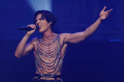 陳勢安轉身胸腹肌全都露 她突然現身喊「再也沒有你」