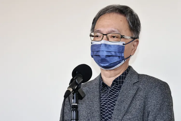 薛瑞元說輕症免隔離最快3月上路，目前是這樣沒錯。施昂強攝