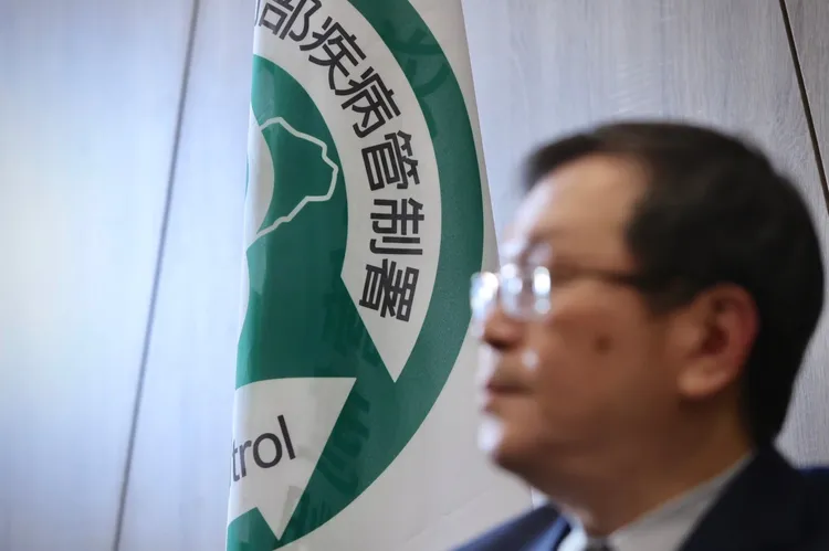 輕症免隔離、免通報後，實際感染人數會較難掌握。林林攝