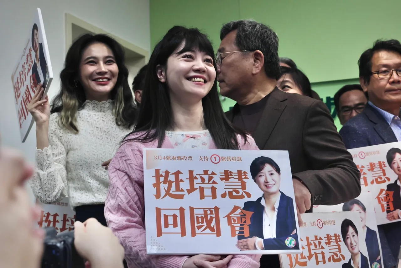 高嘉瑜也到场力挺蔡培慧。林林摄