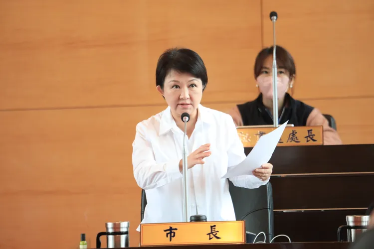 台中市長盧秀燕表示，周四將在行政院會爭取將台鐵納入台中299月票方案。市府提供