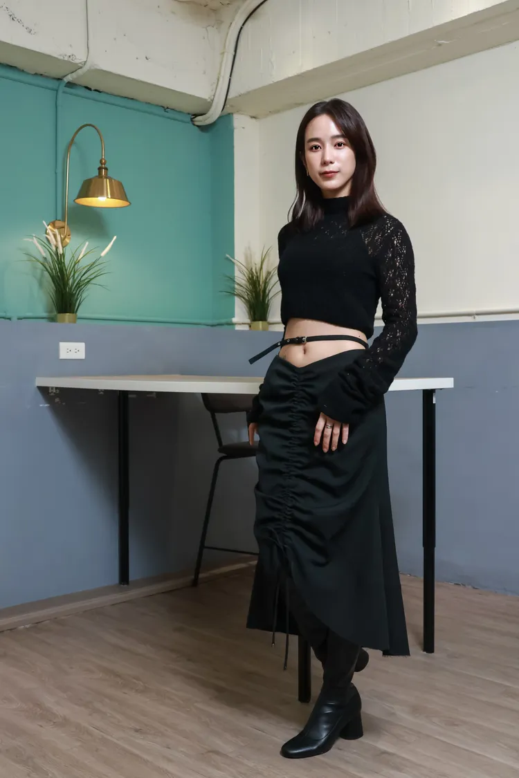 温貞菱露出小蠻腰。趙世平攝