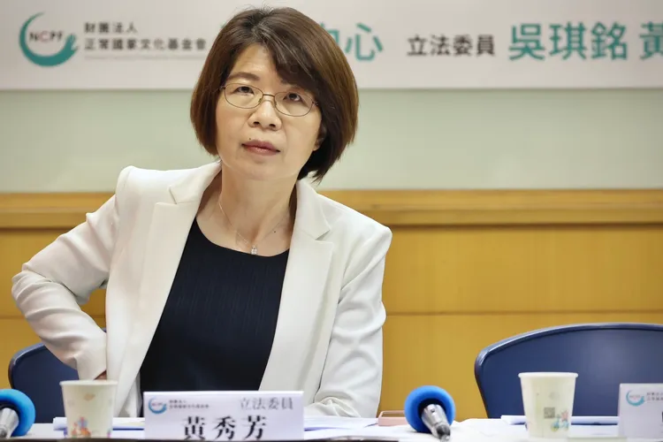 黃秀芳表示，台灣民眾的想法跟馬英九前總統所講的完全不一樣，顯然馬完全與民意脫節。林林攝