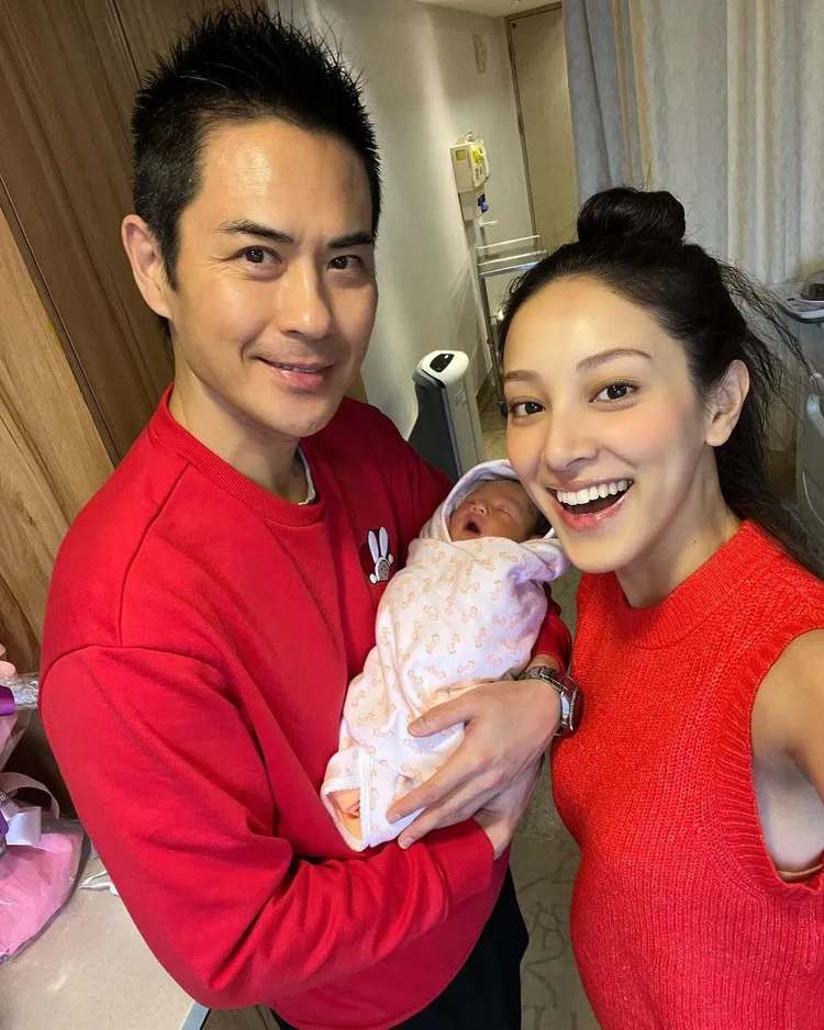 陳凱琳（右）和鄭嘉穎年初喜迎小兒子。翻攝陳凱琳IG