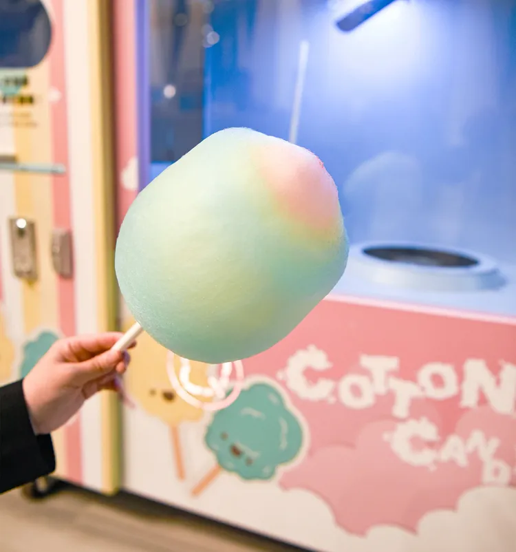 台北新板希爾頓酒店Market Flavor悅市集推出限定兩大一小用餐享孩童免費優惠，憑發票再送棉花糖。業者提供