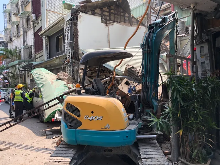 現場有3人受困。民眾提供