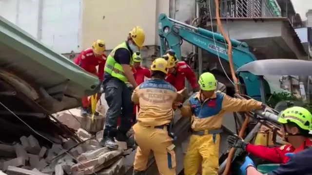 1名男子被救出，已無生命跡象，送醫搶救。民眾提供