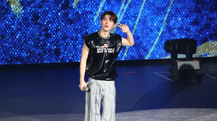 B.I（金韓彬）睽違5年來台，開心和歌迷打招呼。莊宗達攝