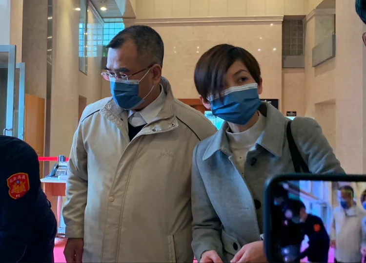 林益世與妻子彭愛佳日前到最高法院大法庭出庭。資料照片