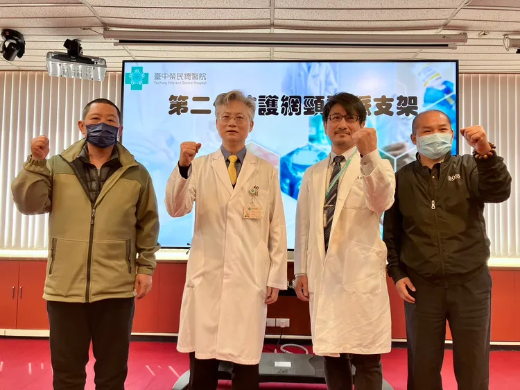 中榮4D全方位頸動脈治療團隊，獲得SNQ國家品質標章，在頸動脈治療領域提供極優良的安全性，獲得極高的病患滿意度。中榮提供