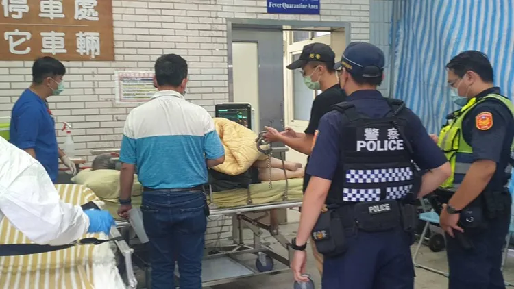 許男被刺傷送往醫院搶救，但仍因傷重不治。資料畫面