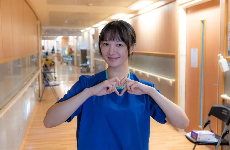 李杏飾演護理師佑真。大愛提供