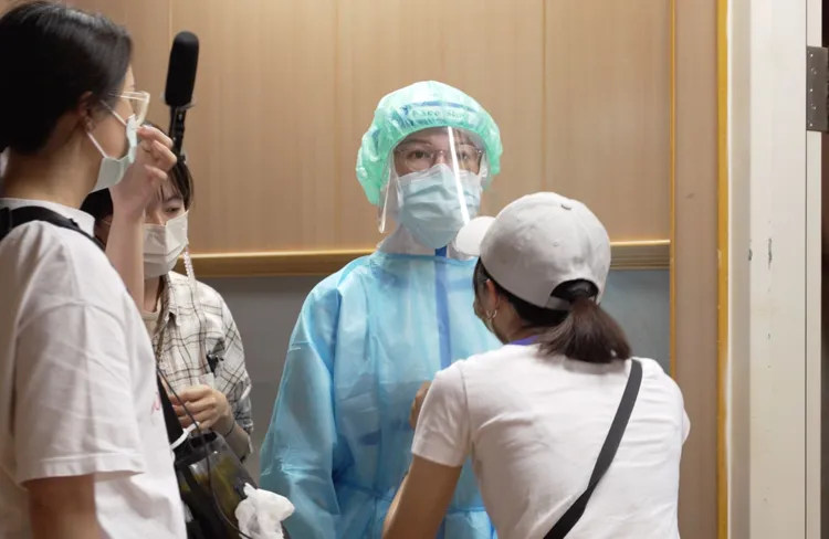 李杏防護衣著裝。大愛提供