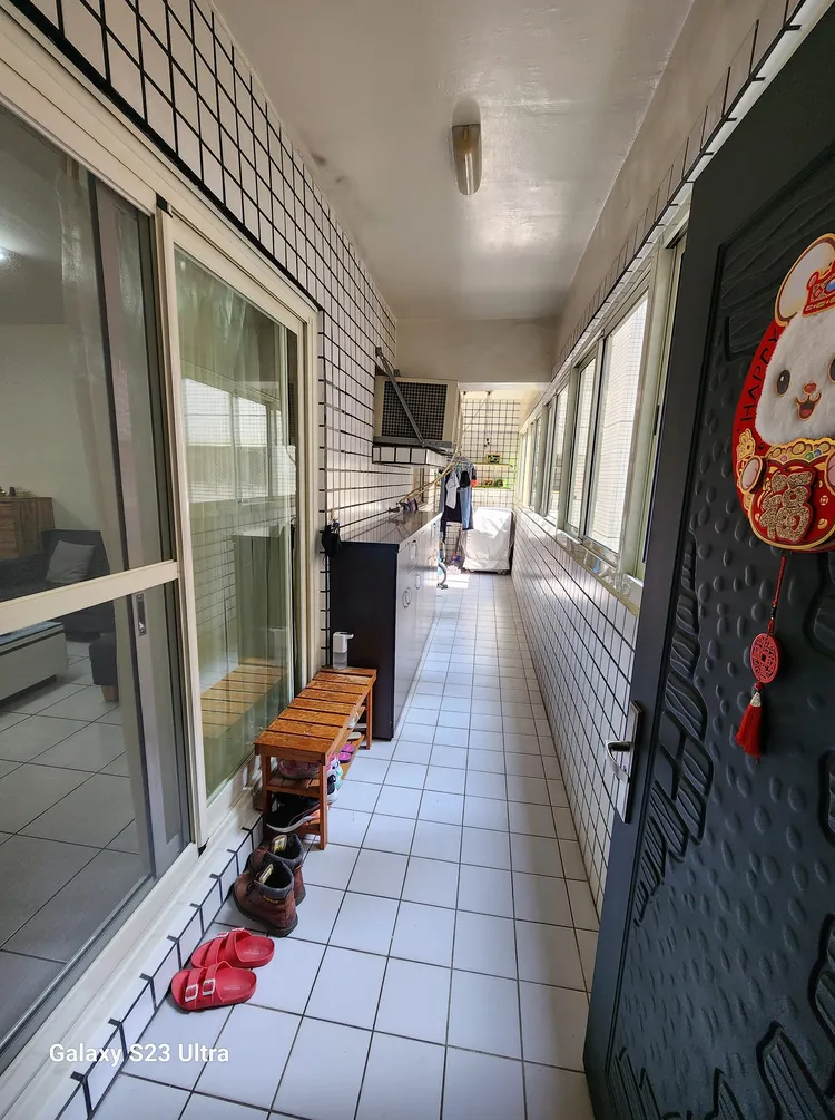 一名網友在網路上PO文，指自己很喜歡這種很實用的陽台設計，但現在的建商都不出這種格局了。示意圖，翻攝《爆怨公社》