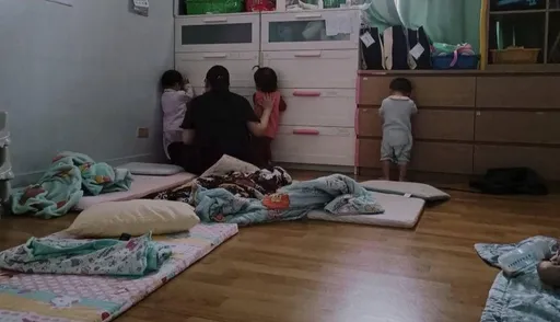 逼幼兒「吐出來的再吃回去」 無良托嬰中心虐童畫面曝
