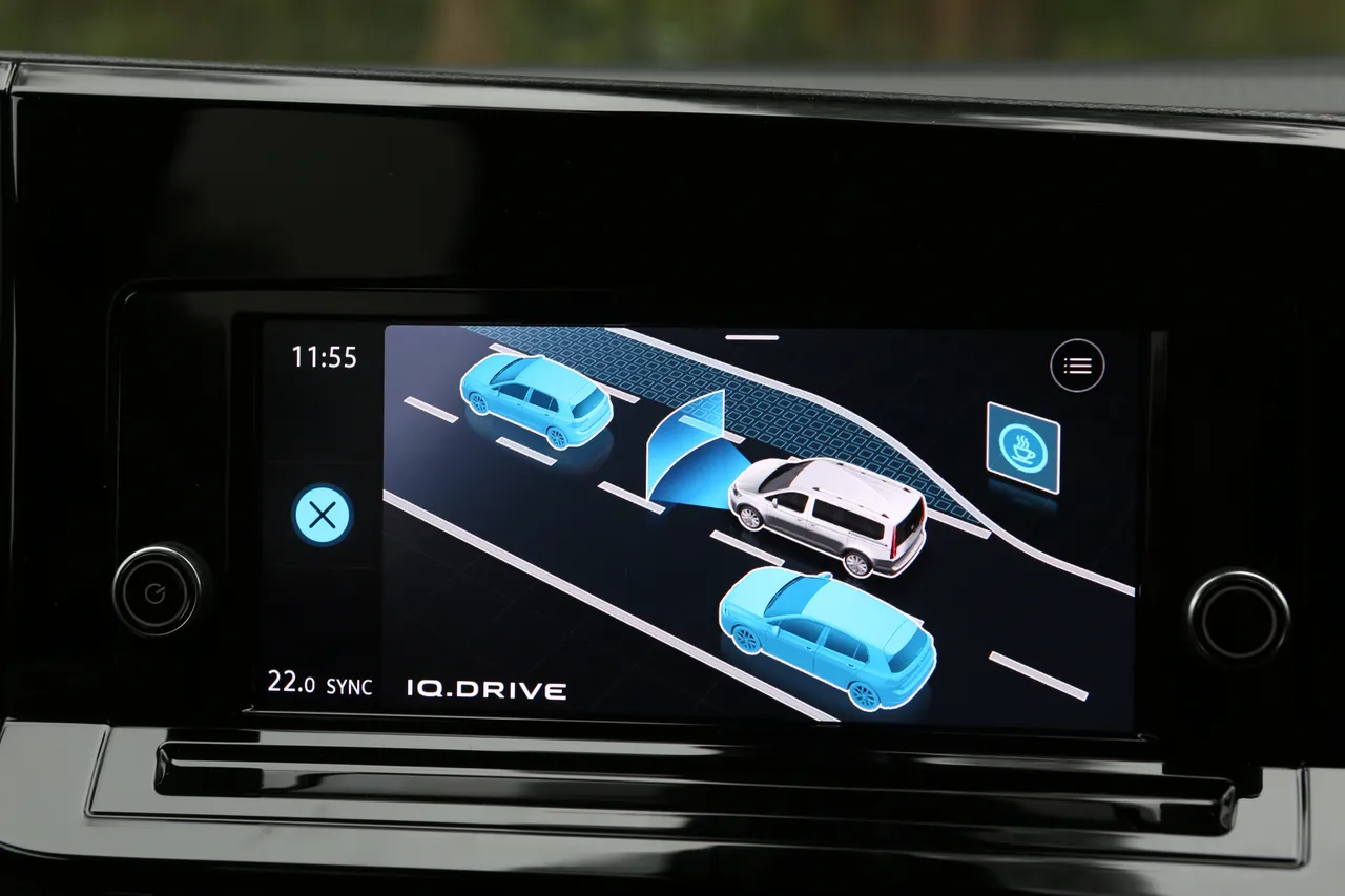 进化升级的「IQ.DRIVE智能驾驶辅助系统」，让Caddy Maxi Style具备符合Level 2自动驾驶辅助的能力。林浩升摄