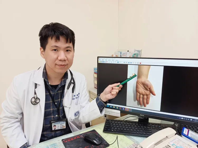 童綜合醫院小兒腸胃科醫師胡書瑋提醒民眾，衛福部食藥署建議每日補充葉黃素6-10毫克即可。童綜合醫院提供