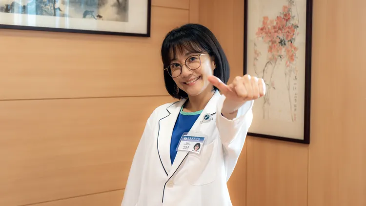 陳婉婷飾演護理長，肩負團隊精神支柱。大愛提供