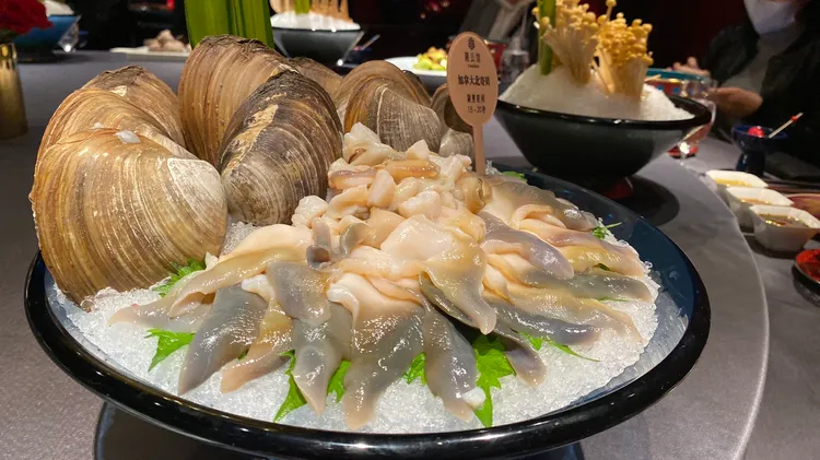 在中國吃的北寄貝。翻攝新海誠推特