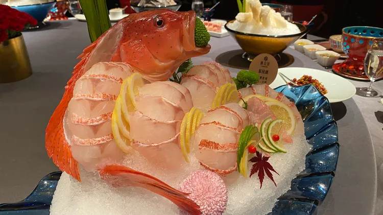 在中國吃的東星斑。翻攝新海誠推特